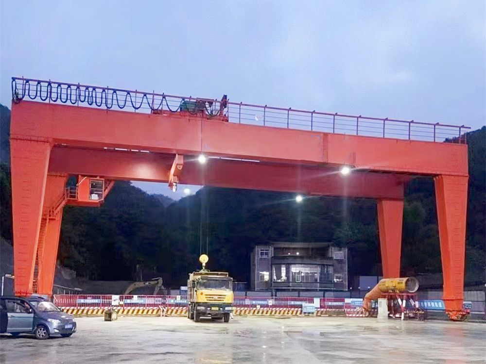 南京龍門吊廠家、電動雙主梁門式起重機(jī)型號、參數(shù)、價格