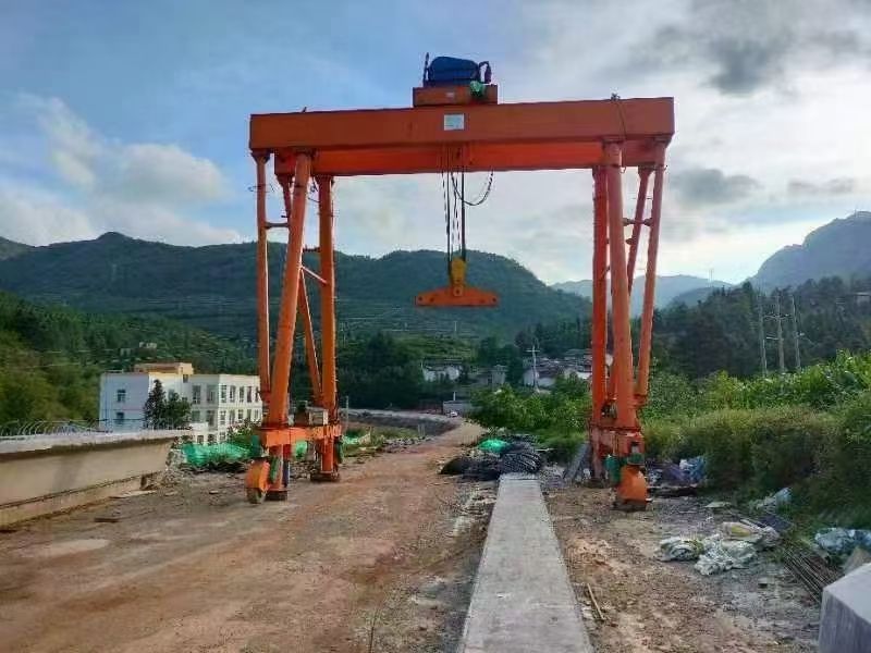 路橋門機(jī)、提梁機(jī)、無軌自行走龍門吊租賃公司、報價