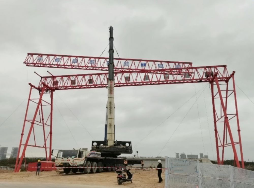 新疆路橋門機、工程起重機、提梁機、移梁機生產制造、租賃、鐵山起重