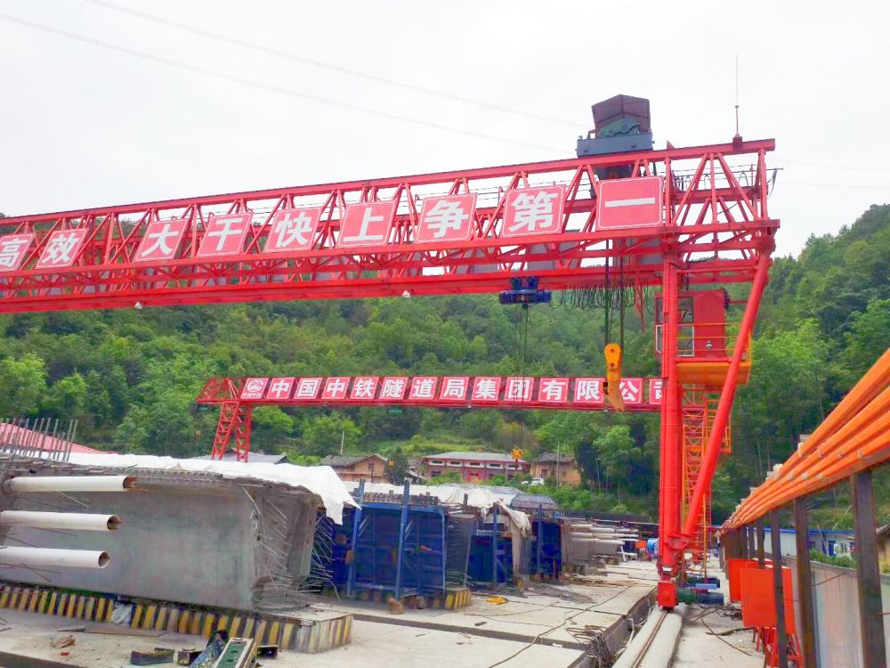廣西來(lái)賓提梁機(jī)、路橋門(mén)機(jī)、龍門(mén)吊廠家銷(xiāo)售安裝維修