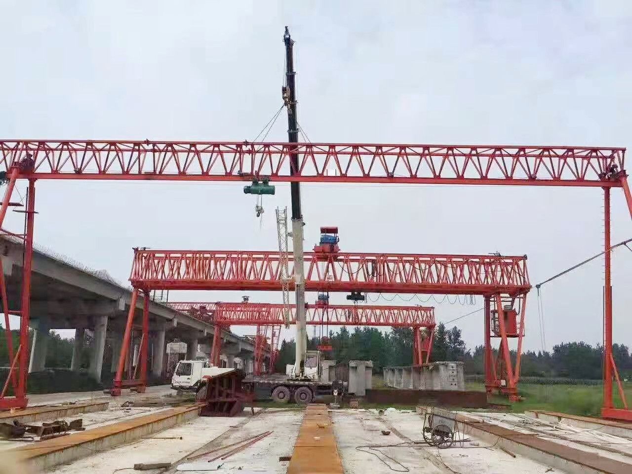 瀘州龍門吊、提梁機(jī)、工程門式起重機(jī)廠家銷售服務(wù)