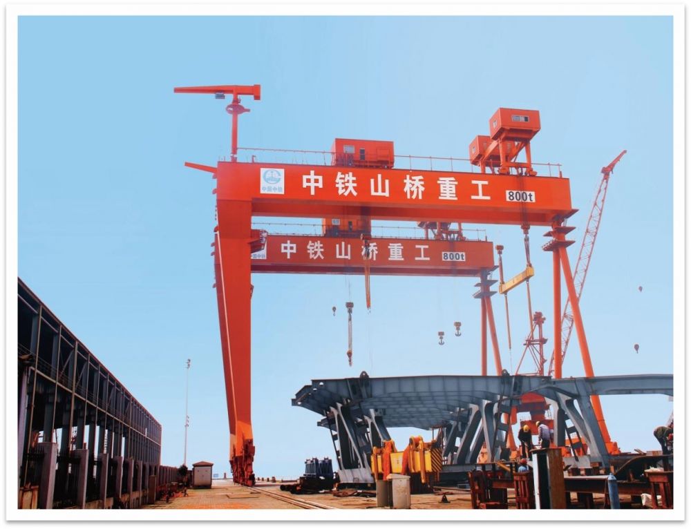 中鐵山橋800T造船門式起重機
