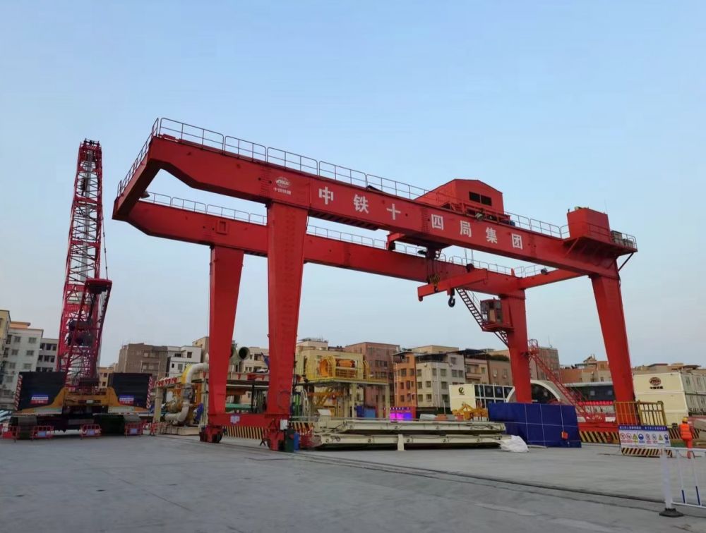 MH型雙主梁門式起重機。U型地鐵出渣機、翻渣機制造安裝、租賃服務