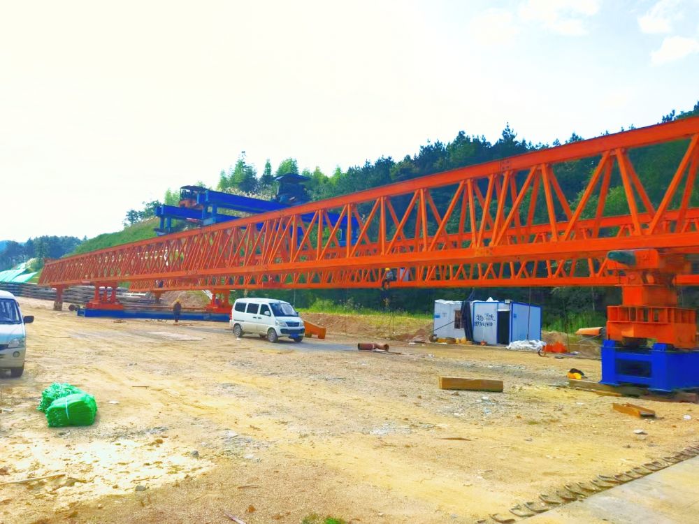 租賃架橋機(jī).jpg