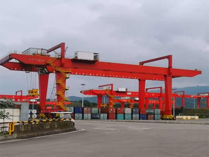 U型集裝箱門式起重機(jī)、集裝箱龍門吊廠家品牌、設(shè)計(jì)制造、安裝維修