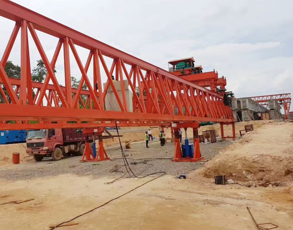 開封蘭考架橋機(jī)、公路鐵路自平衡架橋機(jī)廠家銷售安裝維修