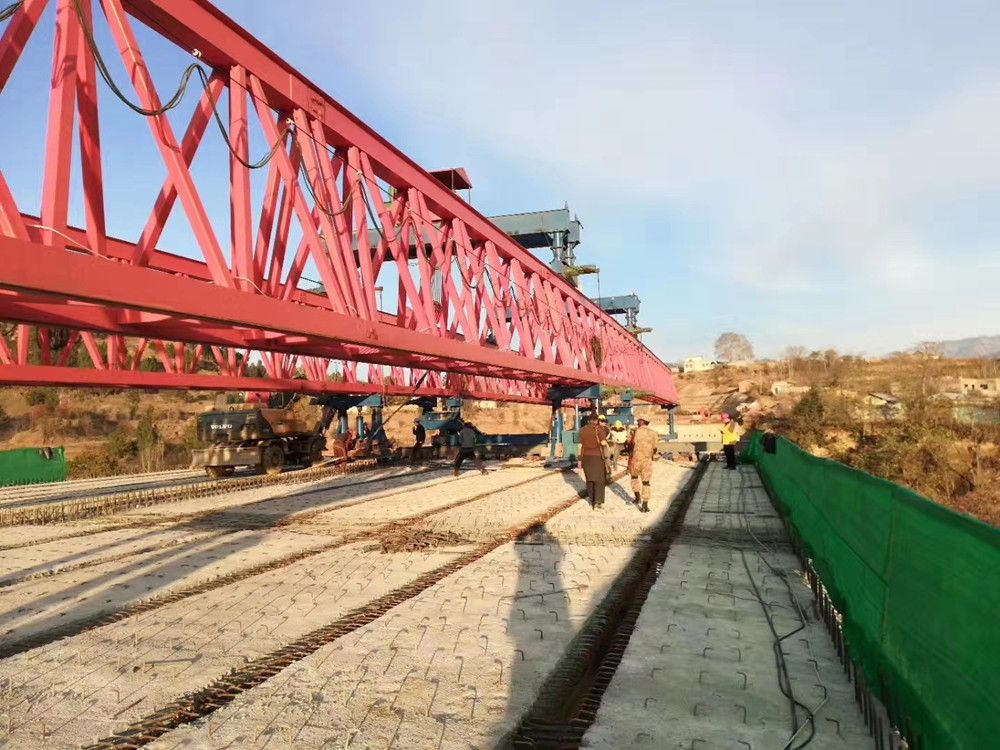 公路鐵路架橋機(jī)、架橋機(jī)出口