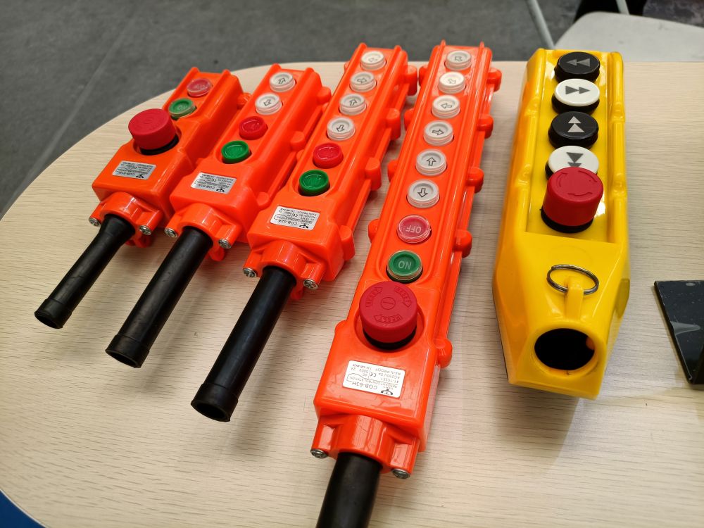 起重機(jī)按鈕、起重手柄、手電門廠家品牌、批發(fā)零售