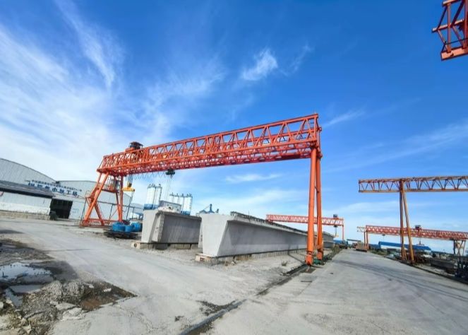 信陽龍門吊、制梁場門式起重機制造、出租租賃、安裝維修