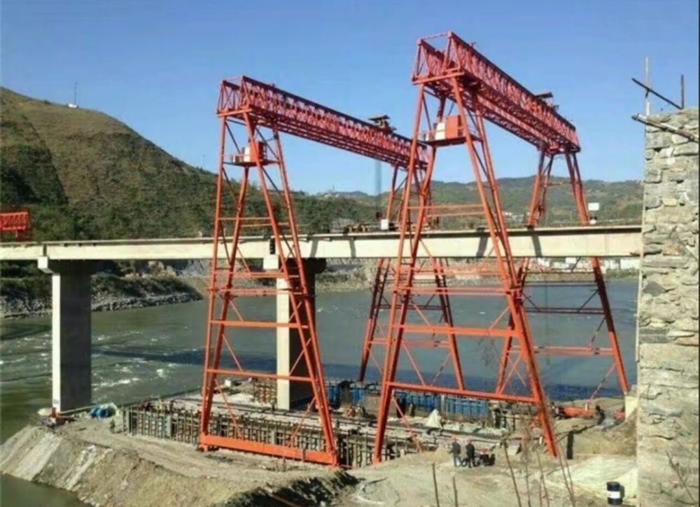 江蘇龍門吊、南通提梁機(jī)、路橋門機(jī)租賃廠家服務(wù)