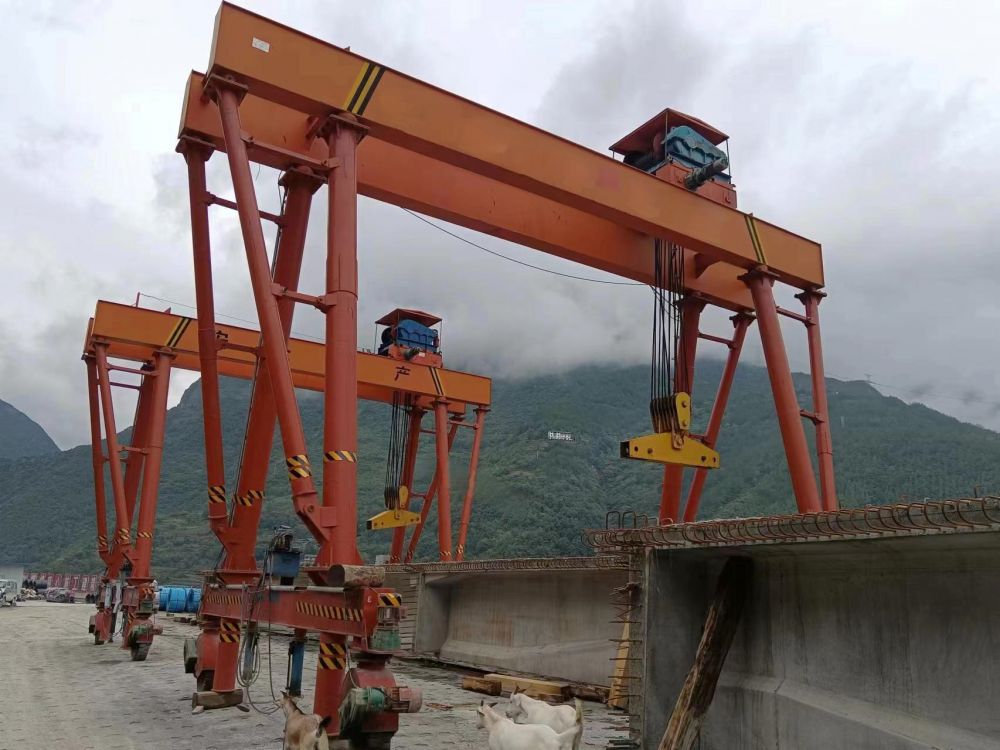 河南龍門吊、無軌自行走龍門吊、無軌提梁機廠家、價格