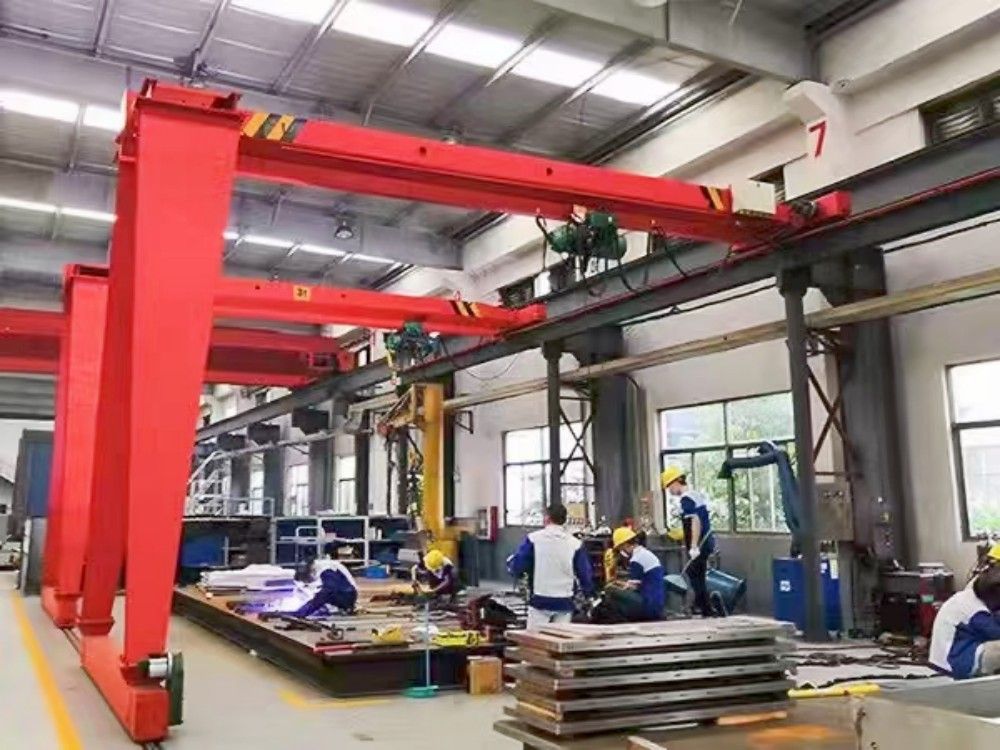 龍門吊廠家、品牌、型號、價格、BMH型半腿門式起重機制造安裝維修