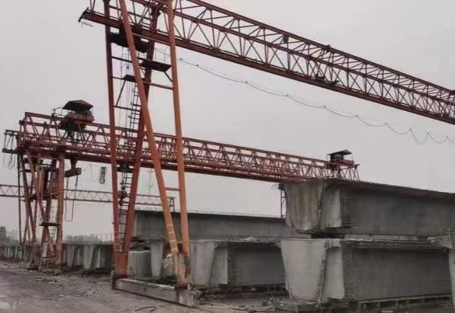 河南提梁機廠家、路橋門式起重機、路橋門機、工程龍門吊生產租賃