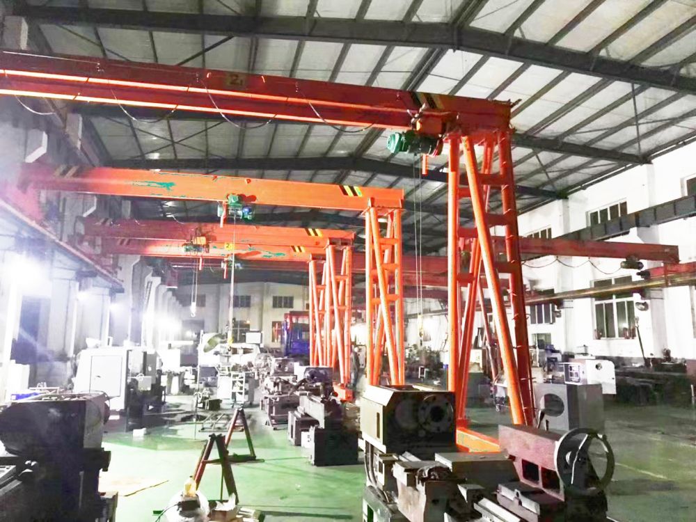 龍門吊廠家品牌、BMH型半腿門式起重機制造安裝維修