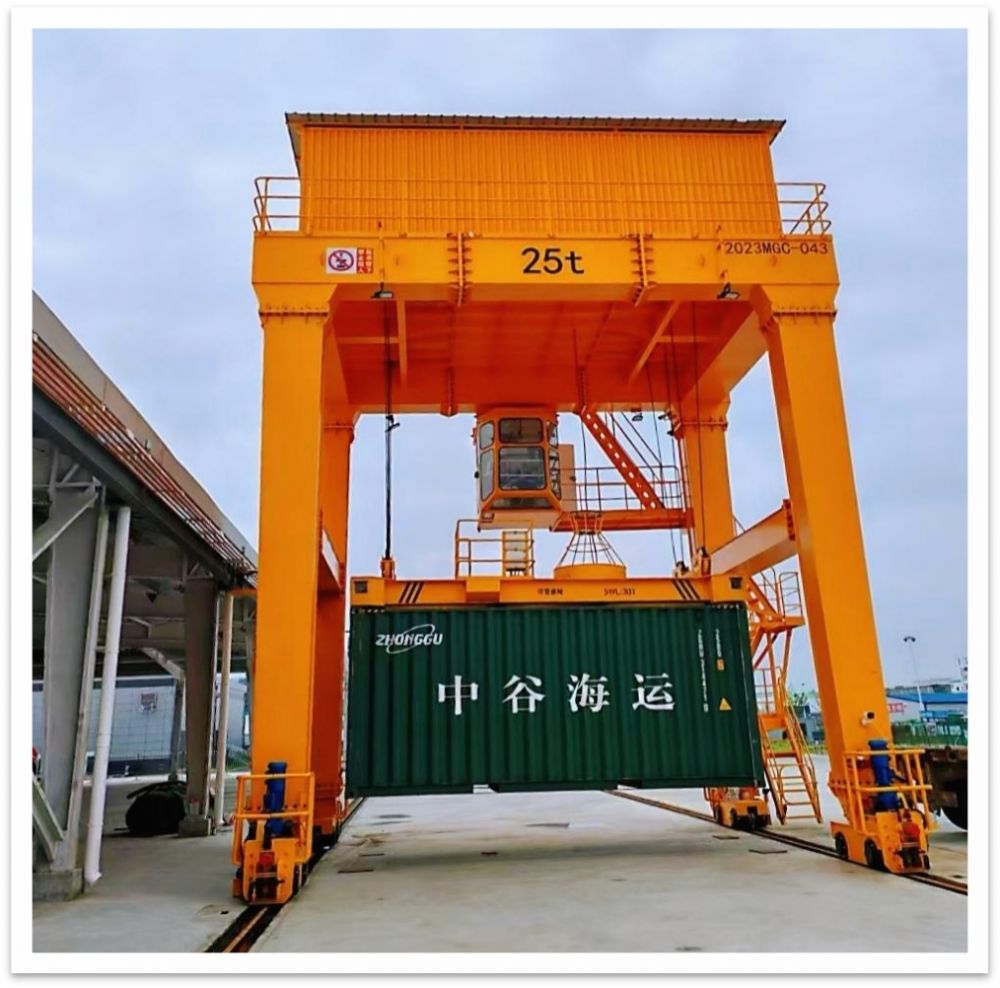 申華化學 25T集裝箱門機
