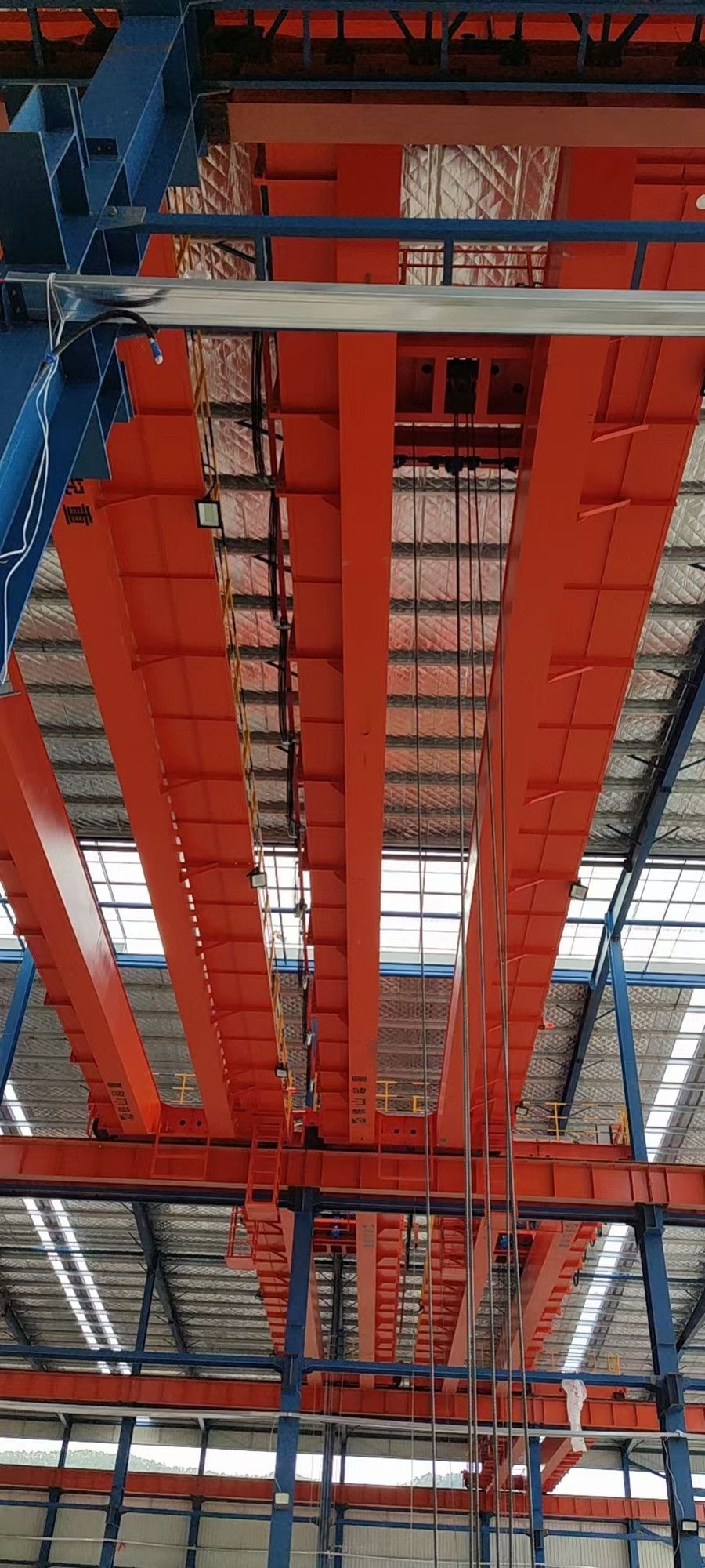 變頻雙梁橋式起重機.jpg