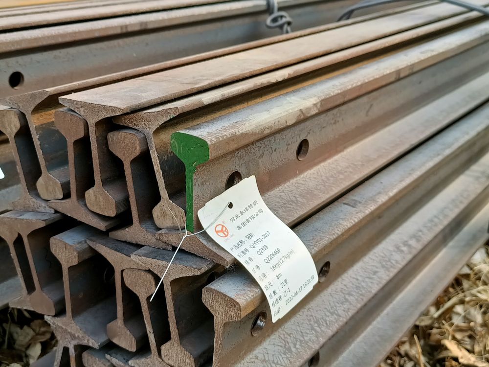 起重機路軌、行車軌道、鋼軌批發，鋼軌安裝調整校正