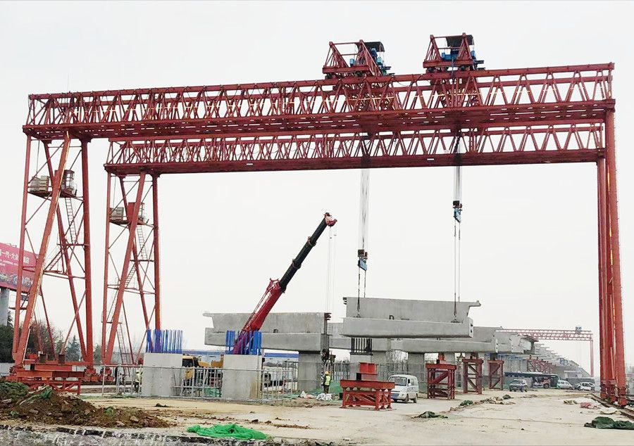 提梁機(jī)工作現(xiàn)場(chǎng).jpg