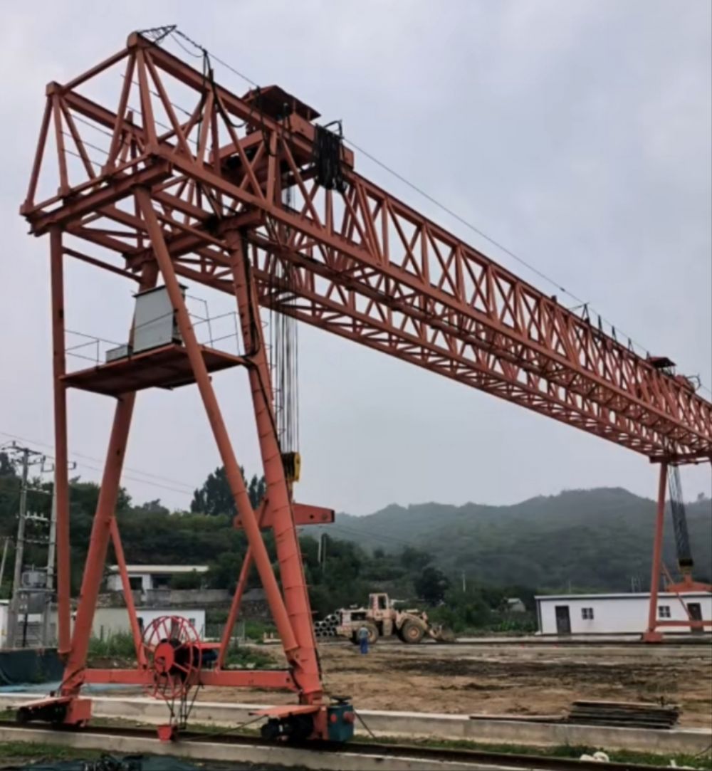陜西西安提梁機(jī)、提梁門式起重機(jī)、工程龍門吊租賃服務(wù)