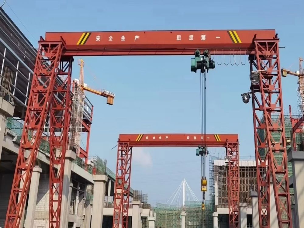 河南龍門吊廠家、電動(dòng)單梁門式起重機(jī)型號(hào)規(guī)格、技術(shù)參數(shù)、報(bào)價(jià)單